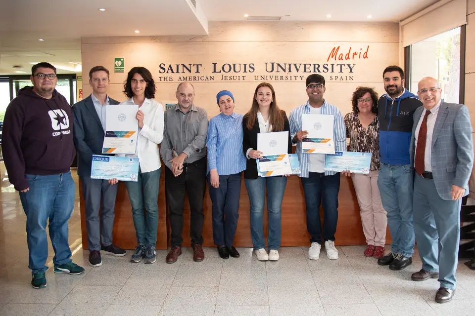 Science award winners with their professors and members of the university.