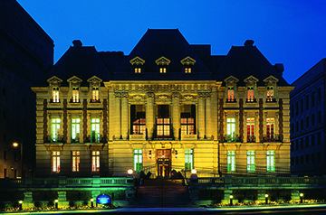 Saint Louis University Museum of Art at night.